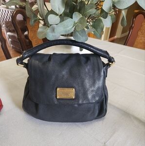 Marc Jacobs Re-Edition Lil Ukita bag in a dark Bleu , pebbled leather.